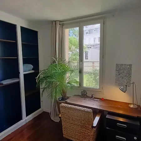 Дом отдыха Maison Au Calme Avec Petit Parking, Un Pas De La Gare