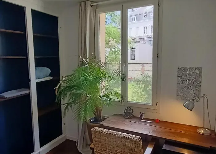 Дом отдыха Maison Au Calme Avec Petit Parking, Un Pas De La Gare